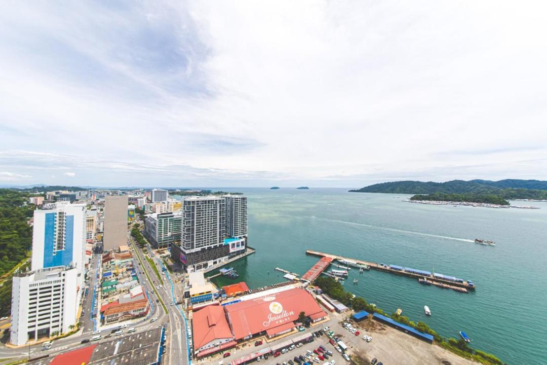 Jesselton Quay Seaview # Chariskey Suites Kota Kinabalu Exterior foto